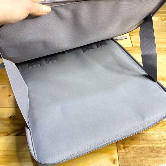 NEW. Beis Convertible Luggage Vest. NWT - Picture 8 of 9